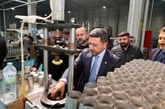 BAŞKAN ARI’DAN FABRİKA ZİYARETİ