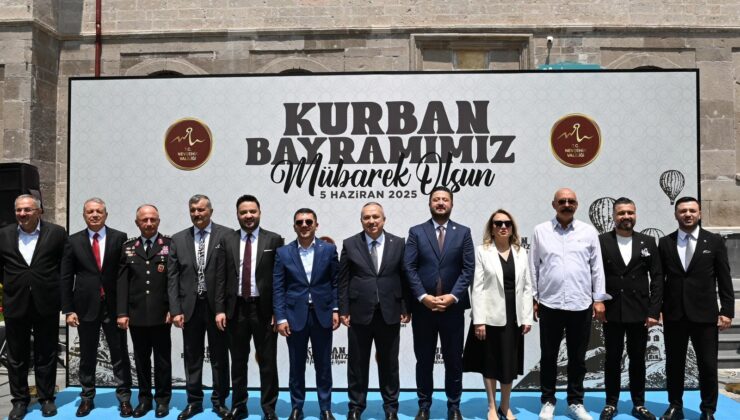 Vali Fidan, Bayramlaşma Programında Vatandaşlarla Buluştu