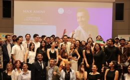 Ünlü komedyen Max Amini, Ebru için fırçayı eline aldı!
