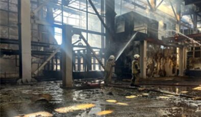 İzmir İtfaiyesi, ALOSBİ’deki fabrika yangınına müdahale etti