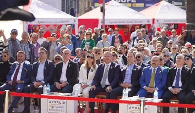 20’ncisi düzenlenen Uluslararası Zeytin Hasat ve Turizm Festivali, kortej yürüyüşüyle başladı.
