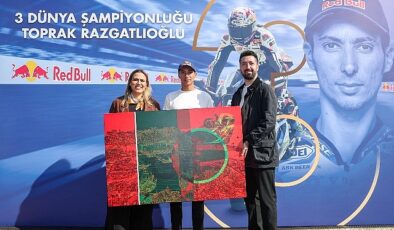 Castrol’den Sanat ve Sporu Buluşturan Eser:   Devrim & Renk Erbil’den Toprak Razgatlıoğlu’na “Işığın ve Rengin Yolculuğu”
