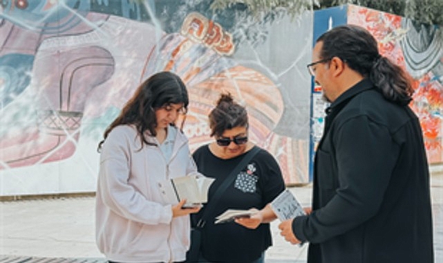 Gezici Kütüphane, Ege Üniversitesi Metro durağında