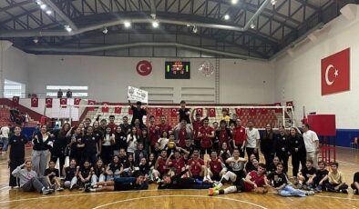 Gölcük Belediyespor Erkek Voleybol Takımı Galibiyetle Başladı