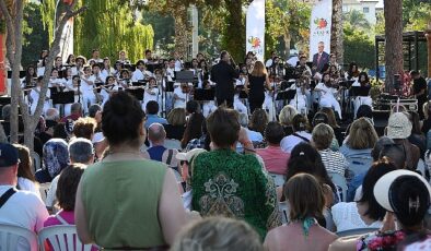 Kemer’de sokak hayvanları yararına üçüncü konser