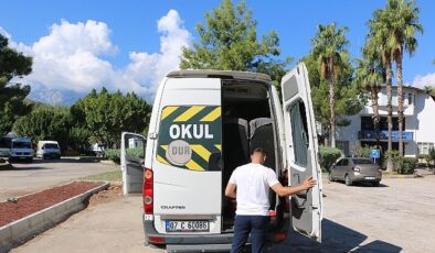 UKOME ekipleri servis araçlarını inceliyor