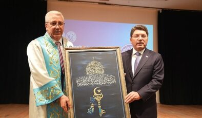 Adalet Bakanı Tunç, “Ege Üniversitesi ile gurur duyuyoruz”