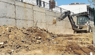 Karşıyaka’da yol bakım çalışmaları hız kesmiyor