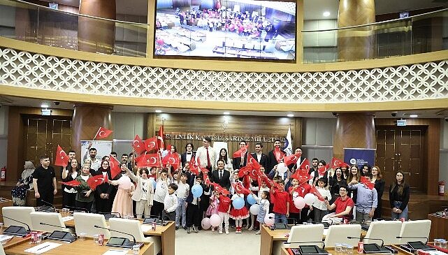 Antalya Büyükşehir Meclisi’nde koltuklar çocuklarda