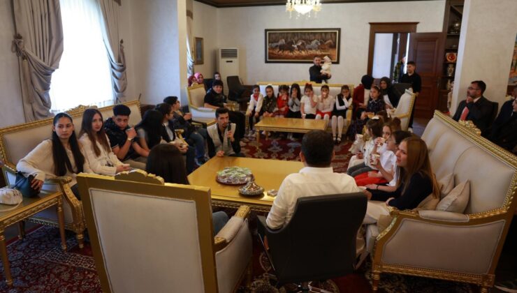 Nevşehir’de Koltuk Çocukların: Rasim Arı Makamını Devretti