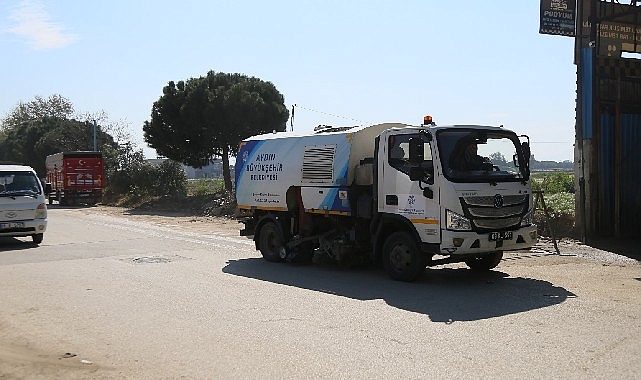 Aydın Büyükşehir Belediyesi’nden Acarlar’da çevre düzenleme ve bakım çalışması