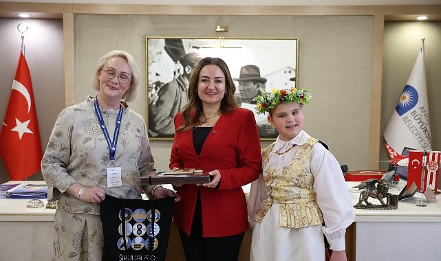 Başkan Vekili Büşra Özdemir dünya çocuklarını ağırladı