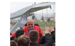 Bu İlçede Sınava Giren Öğrencileri İnsansı Robot Karşılıyor