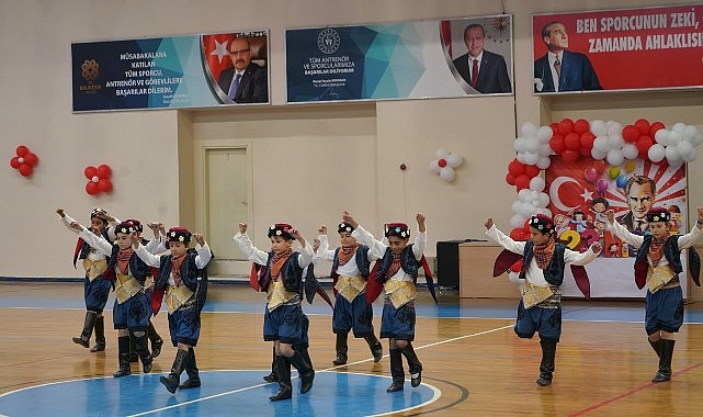 Edremit’te 23 Nisan coşkuyla kutlandı