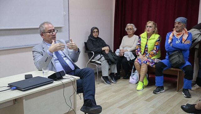 Konak’ın İleri Yaş Merkezi’nde hareketli yaşam semineri