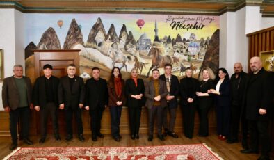 Çatlı Ailesi ve Film Ekibinden Başkan Arı’ya Ziyaret