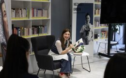 Nezaket Erden, “Sennur Sezer” şiirleri okudu